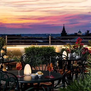 Marcella Royal - Rooftop Garden Rom